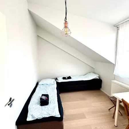 Apartamento Modern Two-bedroom With Sauna & Free Parking