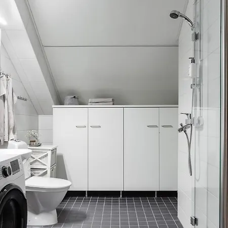 Modern Two-bedroom With Sauna & Free Parking